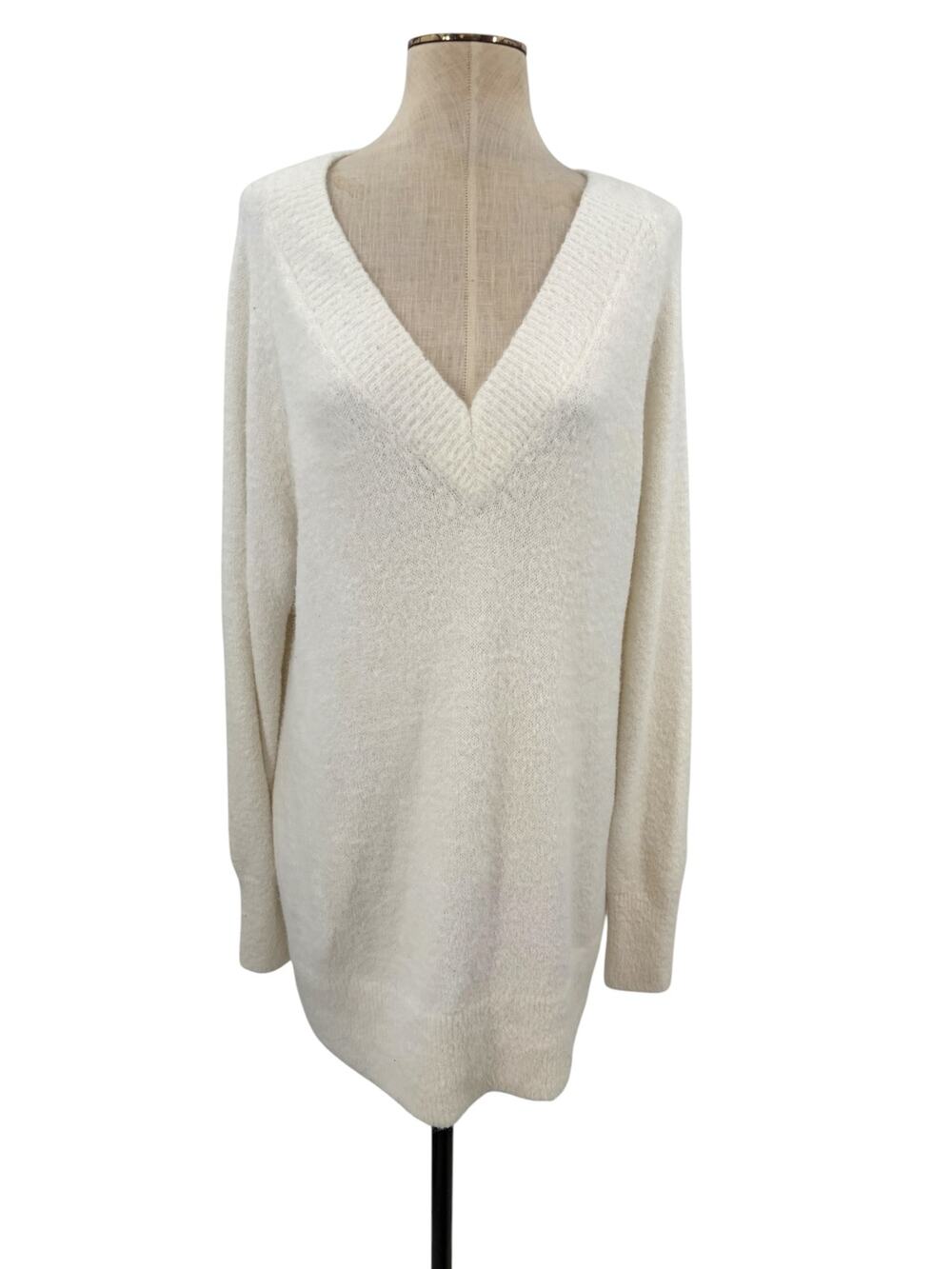 Aritzia Sunday Best Veruca Fuzzy Oversized V Neck Sweater Ivory White Medium